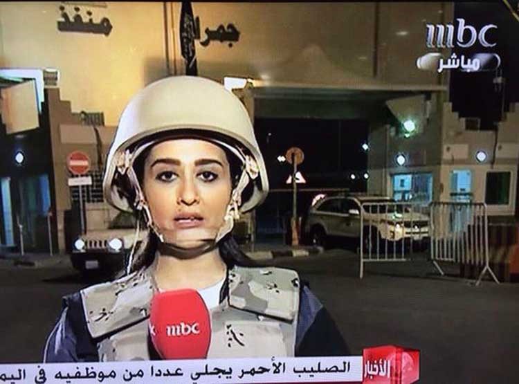 بالصور.. الحداوي أول مذيعة سعودية تغطي "عاصفة الحزم" ميدانياً من أرض الحدث