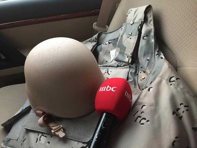 بالصور.. الحداوي أول مذيعة سعودية تغطي "عاصفة الحزم" ميدانياً من أرض الحدث
