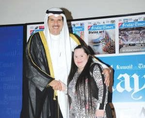 الشيخ سلمان الحمود مكرما احدى المشاركات﻿
