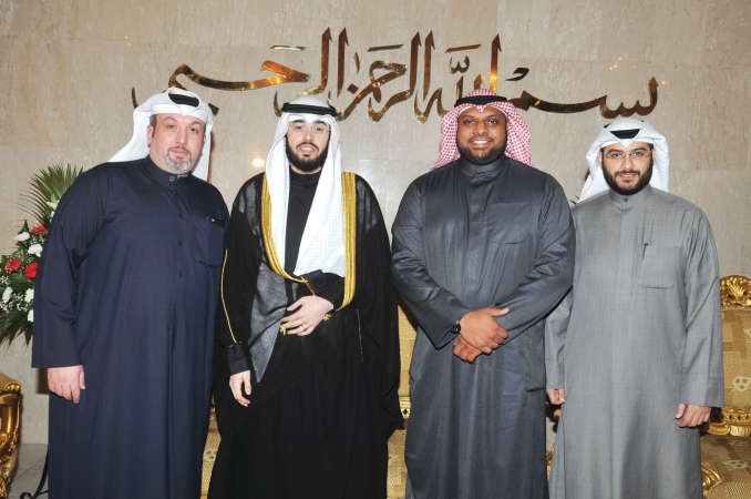 سعود المسند وسليمان السلاحي وقتيبة المحميد يباركون للمعرس جاسم اللوغاني
