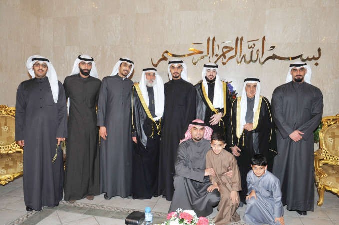 تهنئة من يوسف ومعاذ وعيسى وعثمان ومصعب ومحمد ويوسف ومشاري الكندري للمعرس ووالده