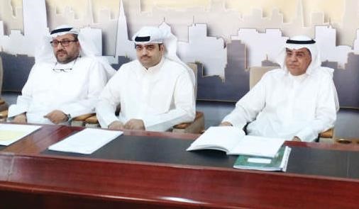 فؤاد بوشهري ومشعل المشري من اليسار خلال العمومية﻿