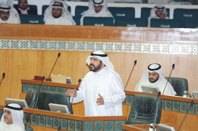 سعدون حماد متحدثا