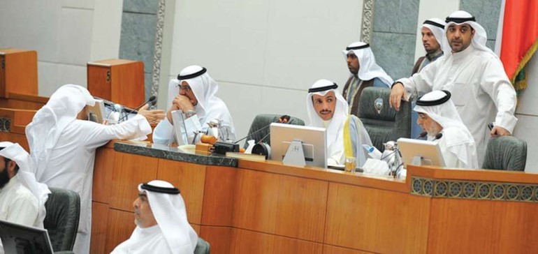 رئيس مجلس الامة مرزوق الغانم ونائبه مبارك الخرينج وعدنان عبدالصمد والشيخ محمد العبدالله على المنصة