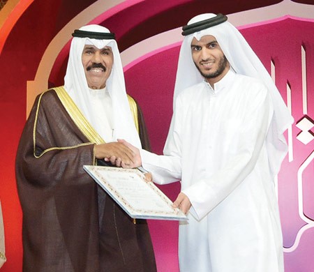 تكريم احد حفظة كتاب الله