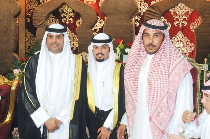 مشعل عوض يهنئ فهد فلاح وفرز الديحاني
