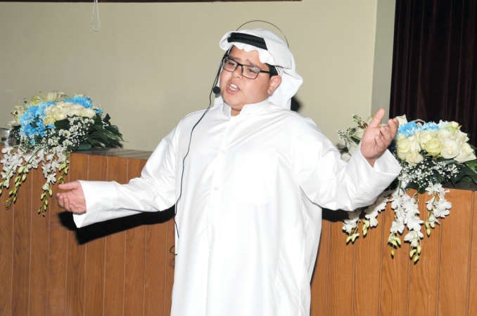الطفل عمر الكندري يقدم فقرة مثال حي من ارض الميدان