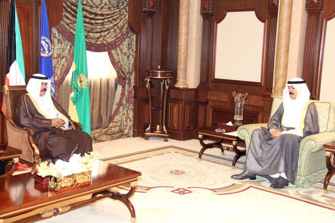 سمو نائب الامير وولي العهد الشيخ نواف الاحمد مستقبلا الشيخ محمد الخالد﻿