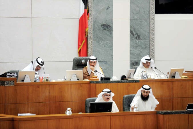 رئيس مجلس الامة مرزوق الغانم ونائبه مبارك الخرينج وامين السر معادل الخرافي على المنصة وتبدو الامانة العامة

