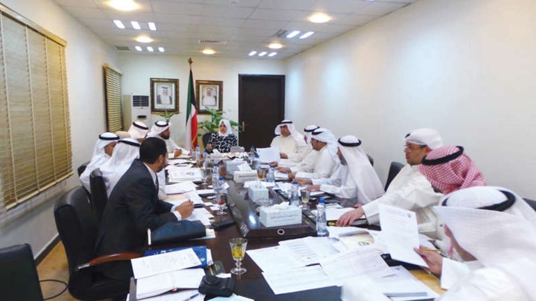 الوزيرة هند الصبيح خلال لقائها باللجنة التحضيرية للمؤتمر﻿