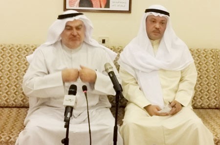 النائب خليل الصالح وداحمد المنيس خلال الندوة