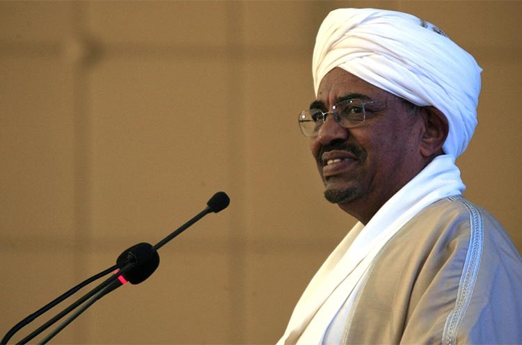 البشير يعفو عن زعيم المعارضة قبل أيام من الانتخابات