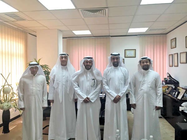 د فواز العنزي خلال لقائه باعضاء الجمعية الكويتية لتقنية المعلومات