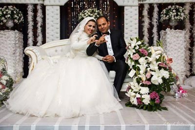 بالصور.. السيسي يلبي دعوة صحافي لحضور حفل زفافه
