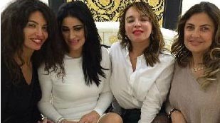زوجة صابر الرباعي تخسر وزنها وتتباهى برشاقتها وجمالها بهذه الإطلالات