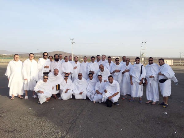 موظفو البنك الوطني وعائلاتهم خلال رحلة العمرة﻿