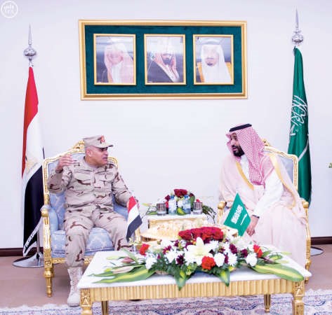 صاحب السمو الملكي الامير محمد بن سلمان بن عبدالعزيز وزير الدفاع رئيس الديوان الملكي المستشار الخاص لخادم الحرمين الشريفين مجتمعا بنظيره المصري الفريق اول صدقي صبحي في الرياض امس الاولواس