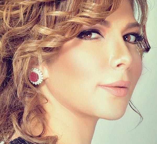 شاهد.. أصالة تتمنى تقبيل يد هذا الرجل