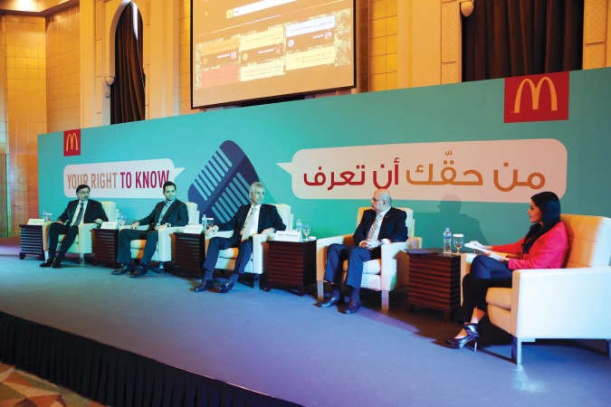 يوسف عبد الغني ودحبيب نصريه ومحمد عباس وسامي عدرا خلال الحلقة النقاشية