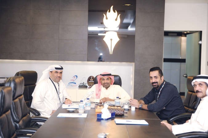 بومحمد في ديوانية الانباء مع الزملاء مفرح الشمري وبشار جاسم وعبدالسلام مقبول﻿
