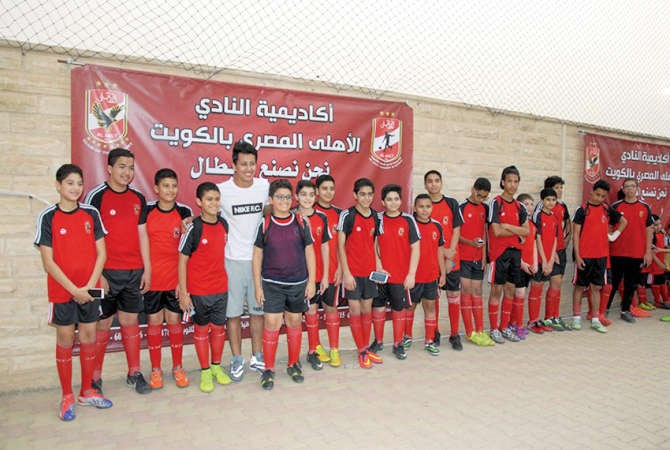 عمرو جمال مع نجوم الاكاديمية ﻿