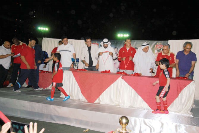 المشعان وعثمان وجمال يقلدون اللاعبين الميداليات 	قاسم باشا﻿
