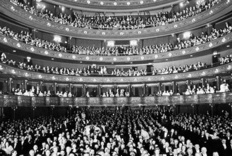 دار اوبرا ميتروبوليتان عام 1956