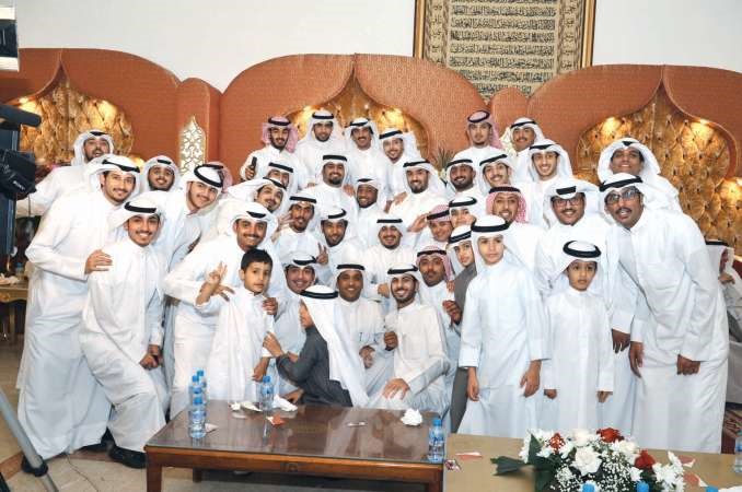 لقطة تذكارية للاهل والاصدقاء بالمناسبة السعيدة