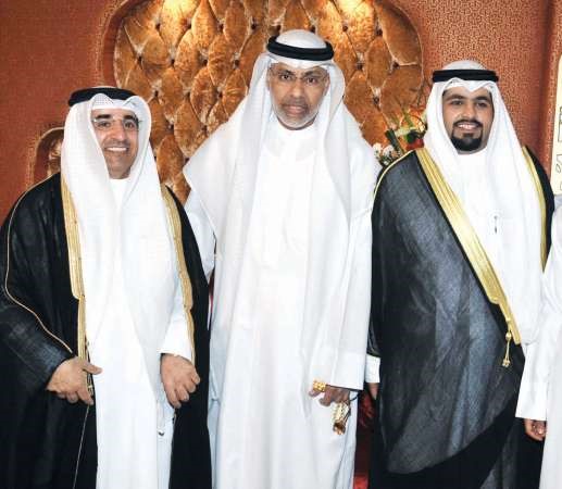 وليد المزيد متوسطا المعرس عبدالله الجبيلان ووالده خليفة الجبيلان