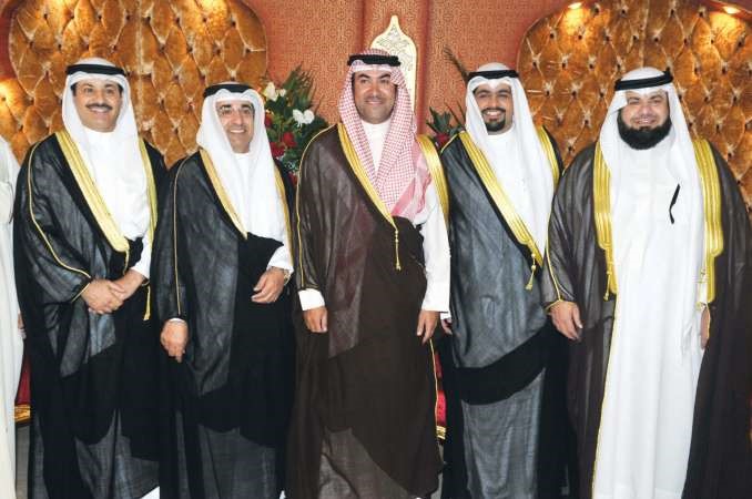 الشيخ مبارك سالم العلي متوسطا بدر الجبيلان والمعرس ووالده خليفة الجبيلان وعمه خلف الجبيلانقاسم باشا