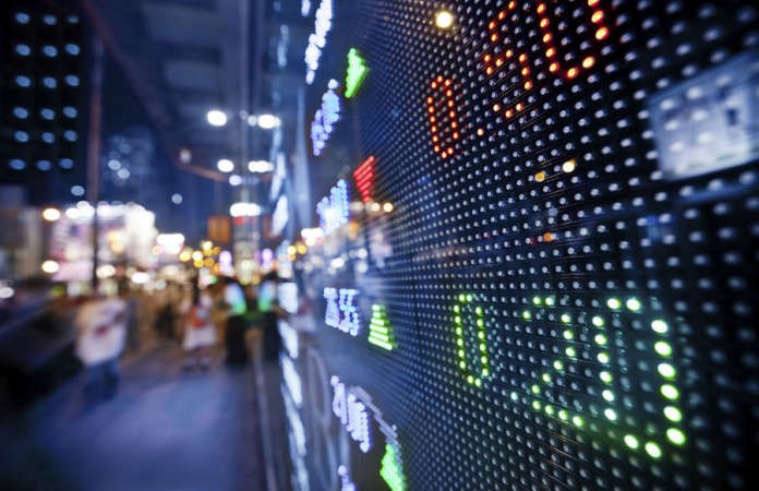 «الوطني»: تباين سياسات البنوك المركزية يدفع الدولار للارتفاع