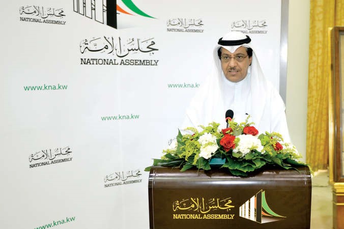 رئيس مجلس الامة بالانابة مبارك الخرينج ملقيا كلمته﻿