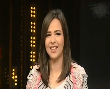 بالفيديو.. دنيا سمير غانم تفاجئ شقيقتها «إيمي» على الهواء