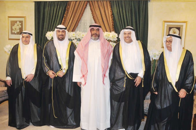 الشيخ خالد الصالح الصباح يقدم التهاني محمد هاشم
