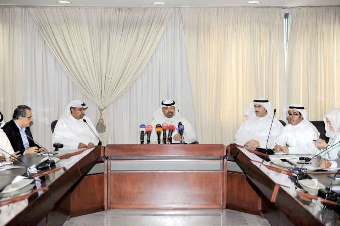  الشيخ يوسف العبدالله خلال المؤتمر الصحافي هاني عبدالله
