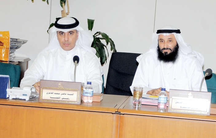 سعود الحريجي وماضي الهاجري خلال اجتماع اللجنة