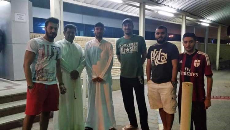 بالصور.. جمهور العربي يتوافد للإطمئنان على صحة أحمد هايل