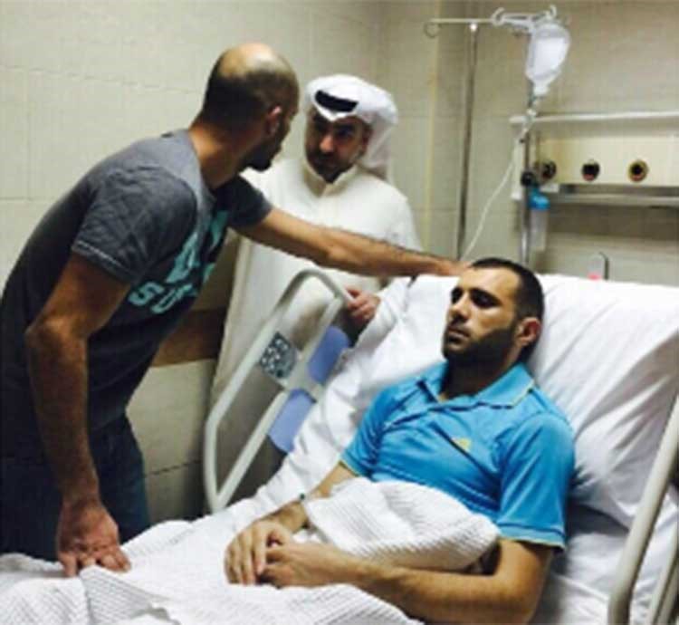 بالصور.. جمهور العربي يتوافد للإطمئنان على صحة أحمد هايل