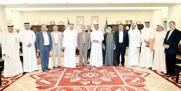 رئيس مجلس الامة بالانابة مبارك الخرينج خلال استقباله رئيس وفد مجموعة الصداقة البرلمانية الايرانيةالكويتية بحضور دعبدالحميد دشتي وراكان النصف وفيصل الشايع ودعودة الرويعي ومبارك الحريص وسفيرنا لدى طهران مجدي الظفيري والسفير الايراني
