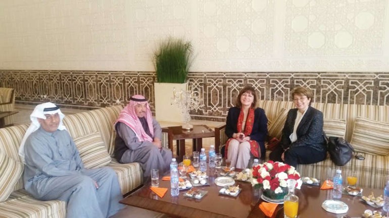 عبدالعزيز البابطين ووزيرة الثقافة الجزائرية نادية لعبيدي ووزيرة الثقافة الاردنية لانا مامكغ وخالد العنجري ﻿