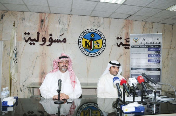 صالح التنيب متحدثا خلال ندوة مكافحة الفساد 