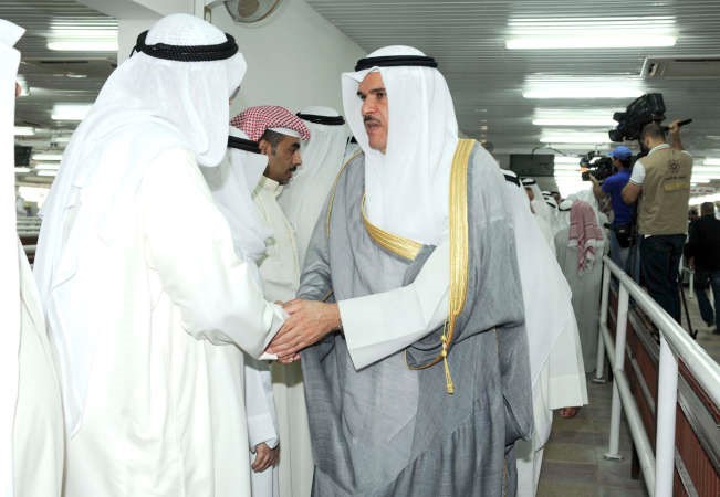 وزير الاعلام وزير الدولة لشؤون الشباب الشيخ سلمان الحمود يقدم واجب العزاء