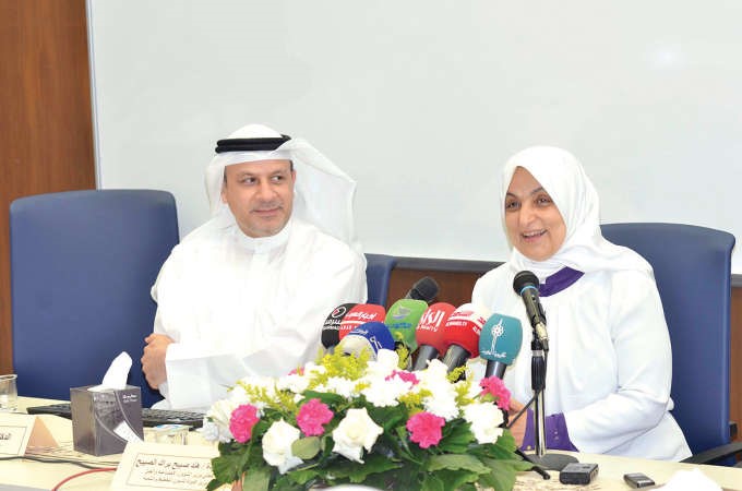 هند الصبيح ود رياض الفرس خلال المؤتمر﻿