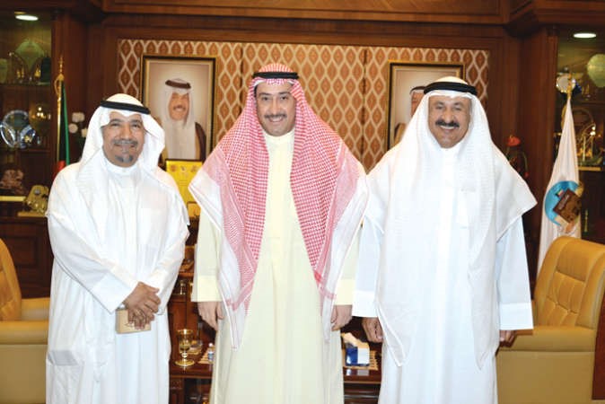 الشيخ فيصل الحمود مستقبلا السفير حفيظ العجمي ﻿