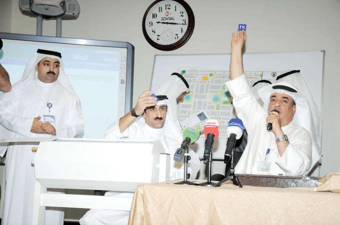 جانب من عملية القرعة بمتابعة من احمد الهداب 	محمد خلوصي﻿