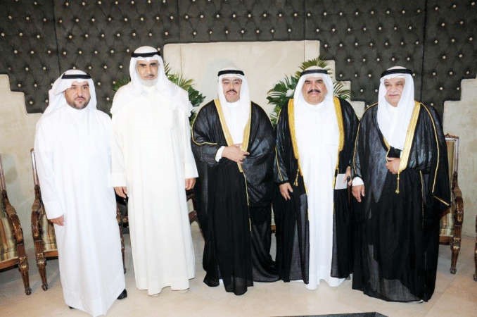  عبدالقادر العجيل يقدم التهاني﻿