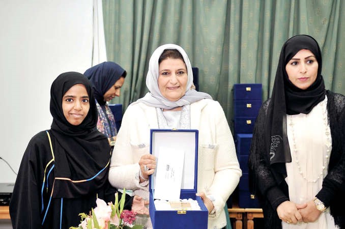 د فايزة الخرافي مكرمة الفائزة منى فرجعلاء ابو الندى﻿