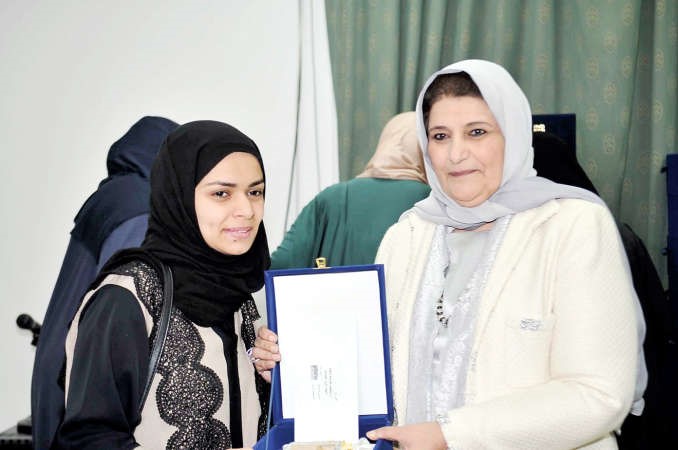تكريم الفائزة دولت ابراهيم﻿