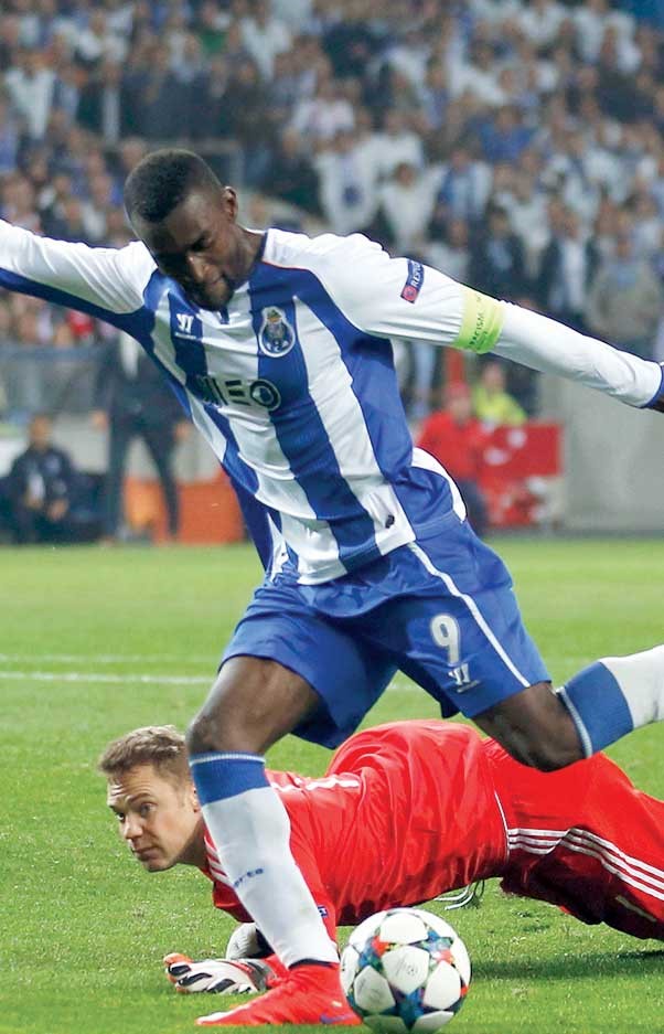 مارتينينز يتلاعب بالعملاق نوير رويترز