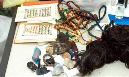 الغيرة تدفع مسنة إلى اتهام زوجة ابنها بعمل السحر له